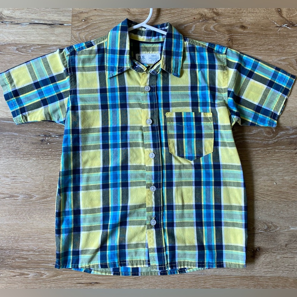 Boys size 5 button down short sleeve shirt
